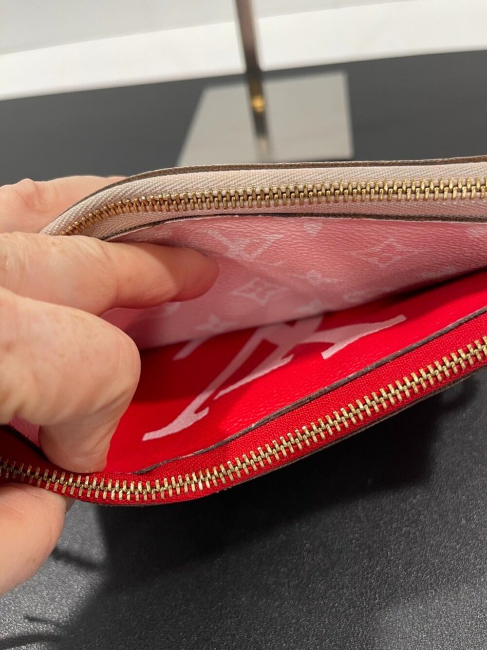Louis Vuitton Double Zip Pochette Rouge Monogram Giant Canvas (JB1464) - Picture 4 of 11